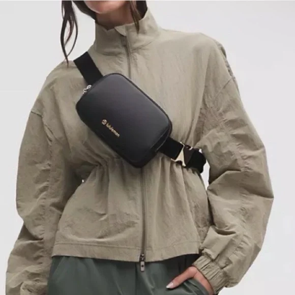 NWT/Rare - Lululemon Leather Alternative Everywhere Belt Bag - Gold Hardware 1L - Picture 2 of 14